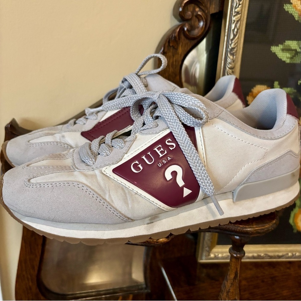 Guess| Cute & Sporty Light Grey/Burgundy Casual Logo Sneakers Sz 7.5